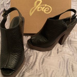 Joie platform casual heels.